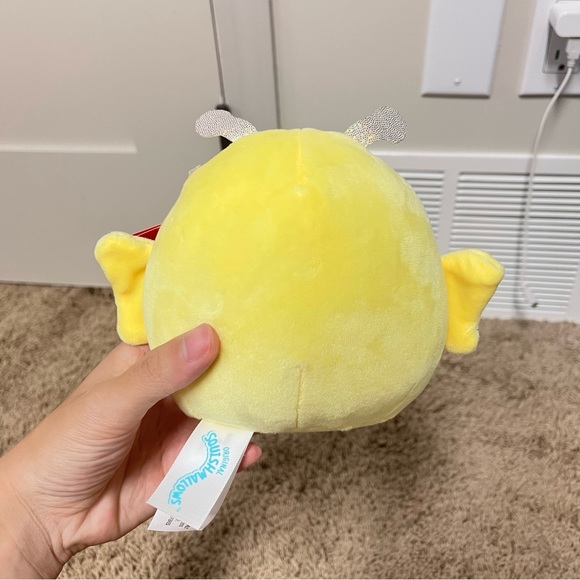 Squishmallow 5" Yellow Butterfly w Heart (Nixie) - 2022 Valentine Exclusive BNWT - Picture 5 of 7